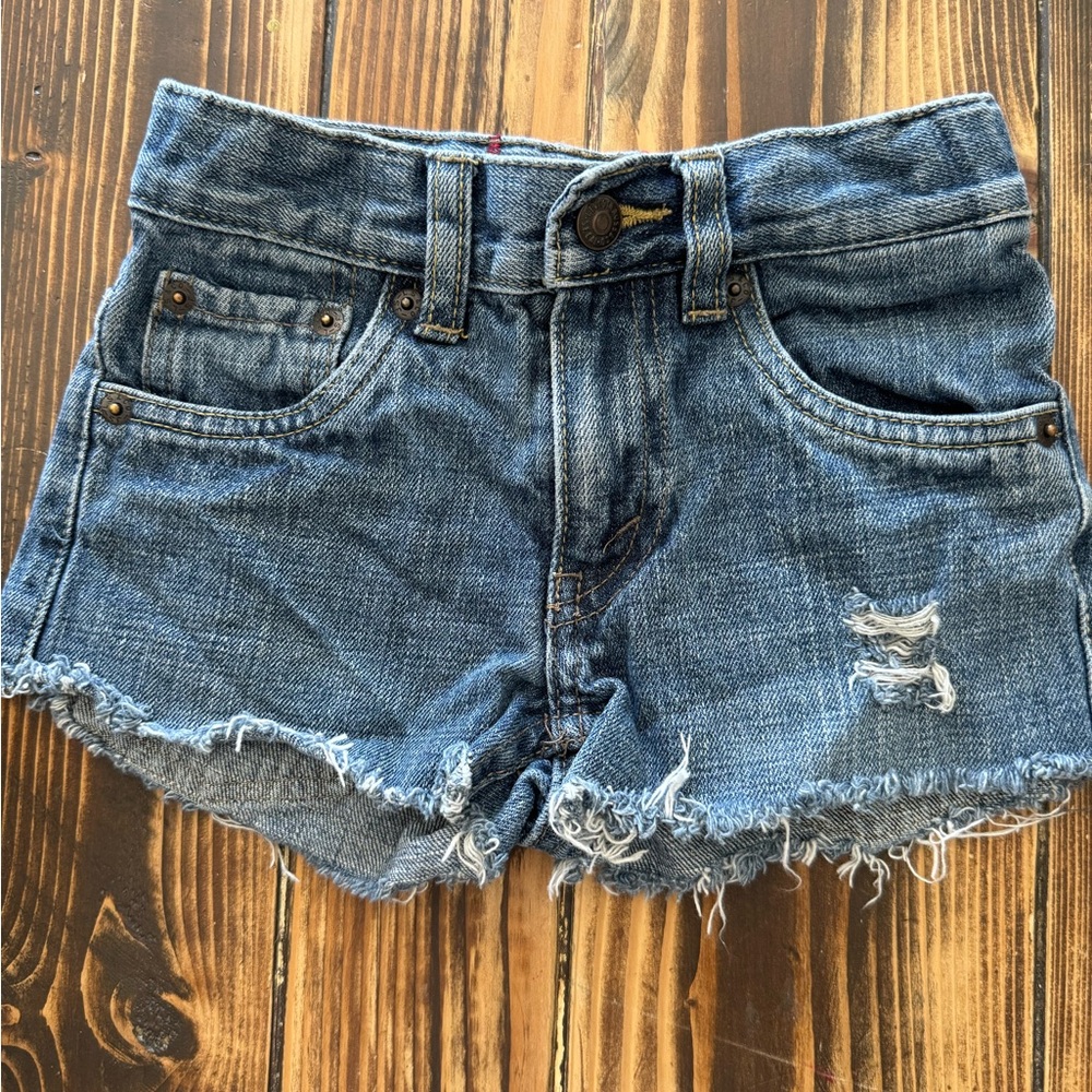 Toddler Levi 549 distressed denim shorts